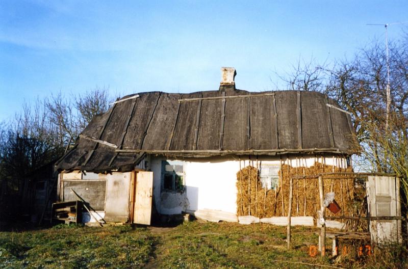 KKE 3332.jpg - Chata wołyńska. okolice Przebraż, 2001 r.